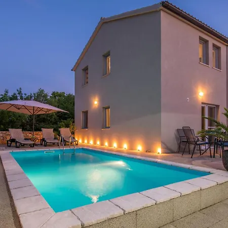 Prázdninový dům 2 Bedroom Cozy In *