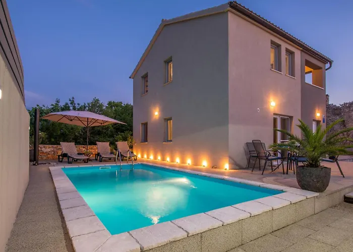 Vakantiehuis 2 Bedroom Cozy In *