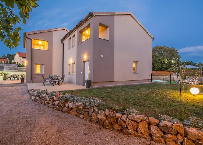 2 Bedroom Cozy In