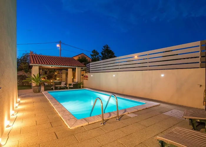 Vakantiehuis 2 Bedroom Cozy In