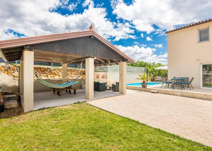 Vakantiehuis 2 Bedroom Cozy In Kras